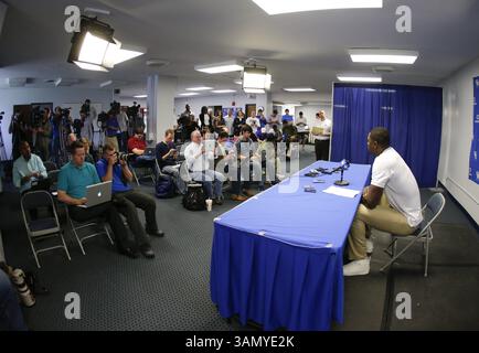 22. April 2014 – Lexington, KY, USA – Julius Randle von der University of Kentucky gibt bekannt, dass er am Dienstag, den 22. April 2014, in Lexington, Ky, am NBA-Entwurf teilnehmen wird. (Abbildung: © Mark Cornelison/MCT/ZUMAPRESS.com) Stockfoto