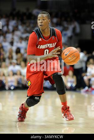5. März 2014: Die Louisville Cardinals schlagen Terry Rozier #0 bei einem NCAA Basketballspiel zwischen den University of Louisville Cardinals und der Southern Methodist University Mustangs am Moody Coliseum in Dallas, TX Louisville besiegte Southern Methodist 84-71(Credit Image: © Albert Pena/Cal Sport Media/ZUMAPRESS.com) Stockfoto