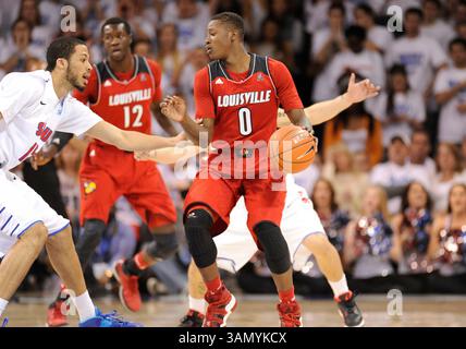 5. März 2014: Die Louisville Cardinals schlagen Terry Rozier #0 bei einem NCAA Basketballspiel zwischen den University of Louisville Cardinals und der Southern Methodist University Mustangs am Moody Coliseum in Dallas, TX Louisville besiegte Southern Methodist 84-71(Credit Image: © Albert Pena/Cal Sport Media/ZUMAPRESS.com) Stockfoto