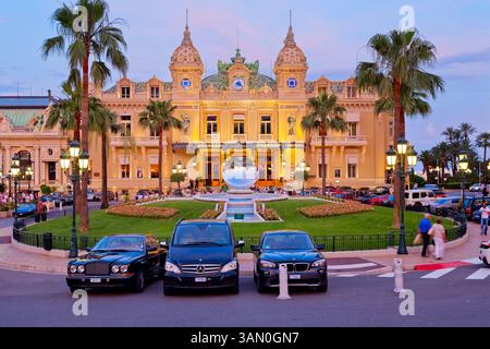 Panoramablick auf das Casino Monte Carlo bei Nacht, Monaco Stockfoto