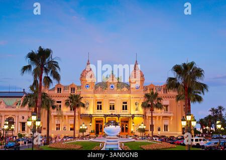 Panoramablick auf das Casino Monte Carlo bei Nacht, Monaco Stockfoto