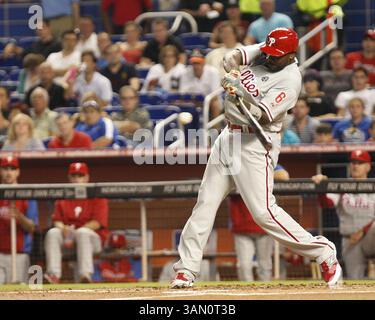 20. Mai 2014: Miami, FL, USA - Ryan Howard von Philadelphia Phillies im ersten Inning gegen die Miami Marlins im Marlins Stadium am Dienstag, den 20. Mai 2014, in Miami. (Kreditbild: © Hector Gabino/MCT/ZUMAPRESS.com) Stockfoto
