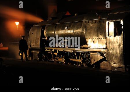 'Duchess of Sutherland' und '73129' bei Swanwick Junction. Stockfoto