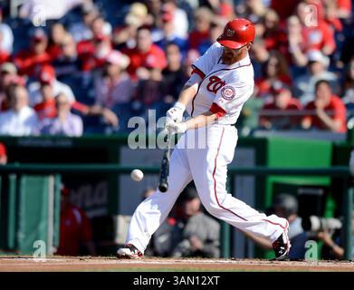 10. April 2014: Washington, DC, USA - Washington Nationals erster Baseman Adam LaRoche (25) im ersten Inning im Nationals Park in Washington, D.C., am Donnerstag, 10. April 2014, gegen die Miami Marlins. (Kreditbild: © Chuck Myers/MCT/ZUMAPRESS.com) Stockfoto