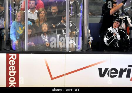 April 2014 Los Angeles, CA. Aerosmith Leadsänger Steven Tyler beobachtet das Spiel in der ersten Phase des NHL Playoff-Spiels 3 zwischen den San Jose Sharks und den Los Angeles Kings im Staples Center in Los Angeles, Kalifornien. Louis Lopez/CSM(Credit Image: © Louis Lopez/Cal Sport Media/ZUMAPRESS.com) Stockfoto