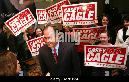 7. November 2006 – US-amerikanischer Kandidat für das Amt des Vizegouverneurs Casey Cagle tritt am Dienstag, 7. November 2006, in seinem Wahlkampfquartier in Atlanta, Georgia auf. (Curtis Compton/Atlanta Journal-Constitution/MCT) (Kreditbild: © Curtis Compton/mct/ZUMAPRESS.com) Stockfoto