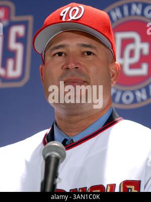 14. November 2006 – USA – Manny Acta wird am Dienstag, den 14. November 2006 in Washington, DC, als neuer Manager der Washington Nationals bekannt gegeben (George Bridges/MCT) (Bild: © George Bridges/mct/ZUMAPRESS.com) Stockfoto