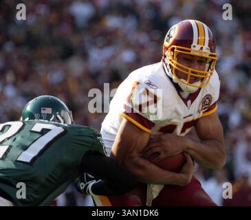 11. November 2007: Der Washington Redskins-Quarterback Jason Campbell hält am Sonntag, den 11. November 2007, gegen die Philadelphia Eagles im FedEx Field in Landover, Maryland. (Harry E. Walker/MCT) (Foto: © Harry E. Walker/MCT/ZUMAPRESS.com) Stockfoto