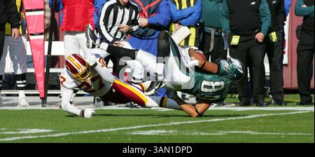 11. November 2007: Der Wide Receiver der Philadelphia Eagles Hank Baskett wird im ersten Quartal von Redskins Cornerback Fred Smoot umgebracht, als die Philadelphia Eagles am Sonntag, den 11. November 2007, auf FedEx Field in Landover (Maryland) gegen die Washington Redskins kämpften. (Linda D. Epstein/MCT) (Kreditaufnahme: © Linda D. Epstein/MCT/ZUMAPRESS.com) Stockfoto