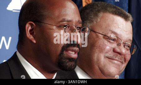 15. November 2007: Michael Nutter, der gewählte Bürgermeister von Philadelphia, gibt bekannt, dass Charles H. Ramsey am Donnerstag, den 15. November 2007, Polizeikommissar von Philadelphia, Pennsylvania, werden wird. Ramsey war zuvor Polizeichef für Washington, D.C. (David Swanson/Philadelphia Inquirer/MCT) (Credit Image: © David Swanson/MCT/ZUMAPRESS.com) Stockfoto