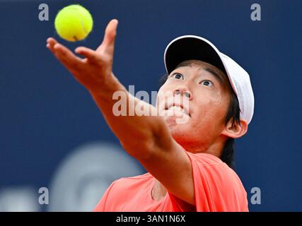 München, Deutschland. April 2025. München, Deutschland. April 2025. Tennis, ATP Tour - München, Singles, Herren, 1. Runde. Altmaier (Deutschland) - Tseng (Taiwan). Tseng Chun-Hsin in Aktion. Credit: Sven Hoppe/dpa/Alamy Live News Credit: dpa Picture Alliance/Alamy Live News Stockfoto