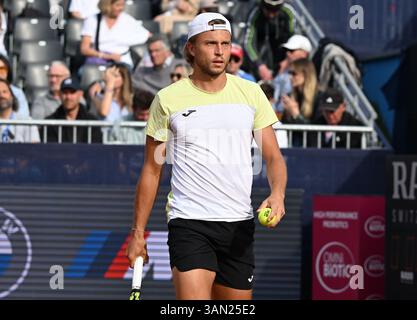 München, Deutschland. April 2025. München, Deutschland. April 2025. Tennis, ATP Tour - München, Singles, Herren, 1. Runde. Zverev (Deutschland) - Müller (Frankreich). Alexandre Müller reagiert. Credit: Magdalena Henkel/dpa/Alamy Live News Credit: dpa Picture Alliance/Alamy Live News Stockfoto