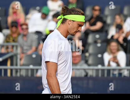 München, Deutschland. April 2025. München, Deutschland. April 2025. Tennis, ATP Tour - München, Singles, Herren, 1. Runde. Zverev (Deutschland) - Müller (Frankreich). Alexander Zverev reagiert. Credit: Magdalena Henkel/dpa/Alamy Live News Credit: dpa Picture Alliance/Alamy Live News Stockfoto