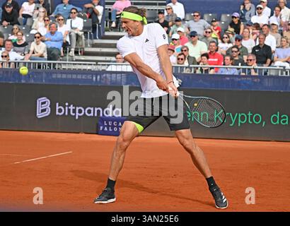 München, Deutschland. April 2025. München, Deutschland. April 2025. Tennis, ATP Tour - München, Singles, Herren, 1. Runde. Zverev (Deutschland) - Müller (Frankreich). Alexander Zverev in Aktion. Credit: Magdalena Henkel/dpa/Alamy Live News Credit: dpa Picture Alliance/Alamy Live News Stockfoto