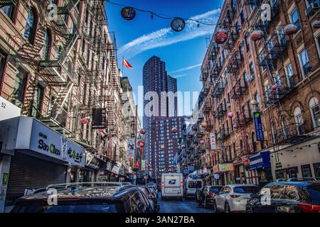 Dies ist ein Blick nach Osten in New Yorks chinatown. Stockfoto