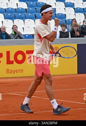 München, Deutschland. April 2025. München, Deutschland. April 2025. Tennis, ATP Tour - München, Singles, Herren, 1. Runde. Altmaier (Deutschland) - Tseng (Taiwan). Daniel Altmaier reagiert. Credit: Sven Hoppe/dpa/Alamy Live News Credit: dpa Picture Alliance/Alamy Live News Stockfoto