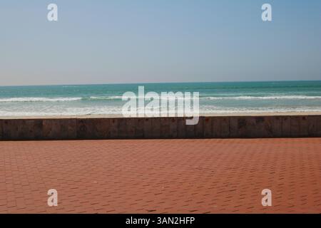 Malerischer Blick auf das Meer von der Strandpromenade agadir in agadir marokko Stockfoto