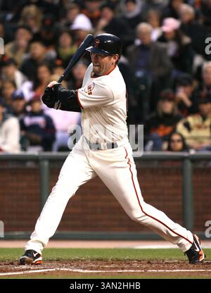 10. April 2010: Der erste Baseman der San Francisco Giants Aubrey Huff #17 in Aktion während des National League Spiels zwischen den San Francisco Giants und den Atlanta Braves. Atlanta besiegte San Francisco mit 7:2. San Francisco, Kalifornien. (Bild: © David Godinez/Cal Sport Media/ZUMApress.com) Stockfoto