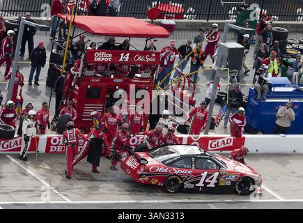 Hampton, GA - 07. März 2010: Tony Steart macht einen kurzen Boxenstopp für die Kobalt Tools 500 auf dem Atlanta Motor Speedway in Hampton, GA. (Kreditbild: © ASP/Cal Sport Media/ZUMApress.com) Stockfoto