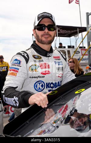 Hampton, GA - 07. März 2010: Jimmie Johnson wartet auf den Start des Kobalt Tools 500 auf dem Atlanta Motor Speedway in Hampton, GA. (Kreditbild: © ASP/Cal Sport Media/ZUMApress.com) Stockfoto