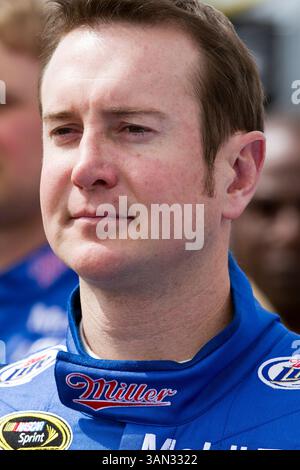 Hampton, GA - 07. März 2010: Kurt und Eva Busch hören die Nationalhymne vor der Fahrt der Kobalt Tools 500 auf dem Atlanta Motor Speedway in Hampton, GA. (Kreditbild: © ASP/Cal Sport Media/ZUMApress.com) Stockfoto