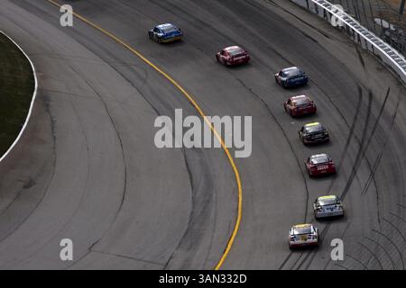 Hampton, GA - 07. März 2010: Kurt Busch führt das Rudel aus Turn One für den Betrieb der Kobalt Tools 500 auf dem Atlanta Motor Speedway in Hampton, GA. (Kreditbild: © ASP/Cal Sport Media/ZUMApress.com) Stockfoto