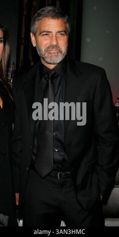 11. Januar 2010 - New York, New York, Vereinigte Staaten - GEORGE CLOONEY UND ELISABETTA CANALIS kommen am 11. Januar 2010 zu den New York Film Critic's Circle Awards 2009 im Crimson in New York... K63963SN (Bild: © Barry Talesnick/Globe Photos/ZUMApress.com) Stockfoto