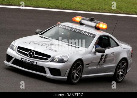 Charlie Whiting (GBR) FIA-Delegierter und Herbie Blash (GBR) FIA-Delegierter im FIA Safety Car...Formel-1-Weltmeisterschaft, Rd 18, großer Preis Brasiliens, Qualifikationstag, Interlagos, Sao Paulo, Brasilien, Samstag, 1. November 2008. Stockfoto