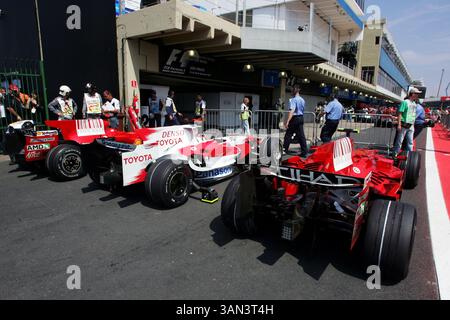 Die drei besten Autos im parc Ferme... Formel-1-Weltmeisterschaft, Rd 18, großer Preis Brasiliens, Qualifikationstag, Interlagos, Sao Paulo, Brasilien, Samstag, 1. November 2008. Stockfoto