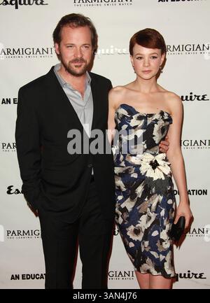 Oktober 2009 - Hollywood, Kalifornien, USA - Schauspieler PETER SARSGAARD und Schauspielerin CAREY MULLIGAN kommen zur Premiere von Los Angeles im Egyptian Theatre (Bild: ZUMApress.com) Stockfoto