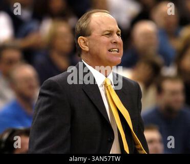 16. Dezember 2006: Ben Howland - UCLA Head Coach in Aktion während des Spiels zwischen den UCLA Bruins und den Oakland Grizzlies im Pauley Pavillion in Westwood, CA UCLA besiegte die Grizzlies 74-53 (Credit Image: © John Green/Cal Sport Media) Stockfoto