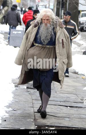 2. März 2010: New York, New York, Vereinigte Staaten – BESETZUNG.am Set von „The Sorcerer's Apprentice“.am Broadway und w.155st New York City . Fotos von - Fotos,INCÂ ©2010.K63734JBB(Kreditbild: © John Barrett/Globe Photos/ZUMApress.com) Stockfoto