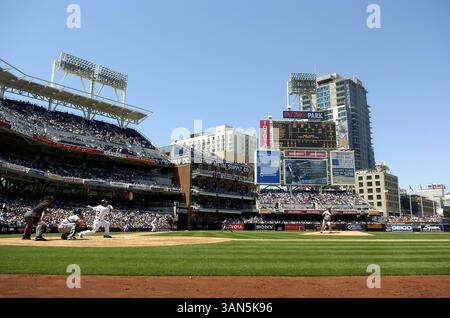 19. April 2007: Marcus Giles von den San Diego Padres in Aktion während des Spiels zwischen den San Diego Padres und den Arizona Diamondbacks im Petco Park in San Diego, Kalifornien (Bild: © John Green/Cal Sport Media) Stockfoto