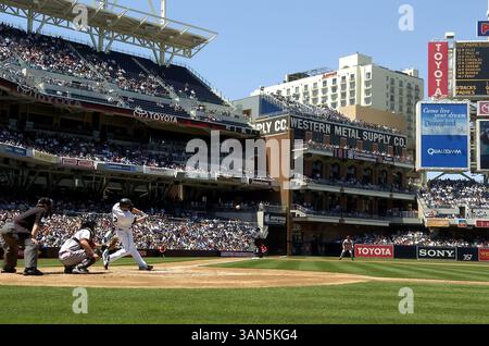 19. April 2007: Marcus Giles von den San Diego Padres in Aktion während des Spiels zwischen den San Diego Padres und den Arizona Diamondbacks im Petco Park in San Diego, Kalifornien (Bild: © John Green/Cal Sport Media) Stockfoto