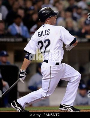 28. April 2007: Marcus Giles von den San Diego Padres Fledermäuse während des Spiels Gainst die Los Angeles Dodgers im Petco Park in San Diego, Kalifornien. Die Padres besiegten die Dodgers mit 3:2. (Bild: © Jody Gomez/Cal Sport Media) Stockfoto