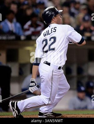 28. April 2007: Marcus Giles von den San Diego Padres Fledermäuse während des Spiels Gainst die Los Angeles Dodgers im Petco Park in San Diego, Kalifornien. Die Padres besiegten die Dodgers mit 3:2. (Bild: © Jody Gomez/Cal Sport Media) Stockfoto