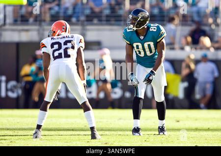 26. Oktober 2008: Jacksonville Jaguars vs Cleveland Browns. Jerry Porter (80) spielt im Jacksonville Municipal Stadium gegen Brandon McDonald (22) der Jacksonville Jaguars. Die Browns besiegten die Jaguars mit 23:17. (Kreditbild: © Cal Sport Media) Stockfoto