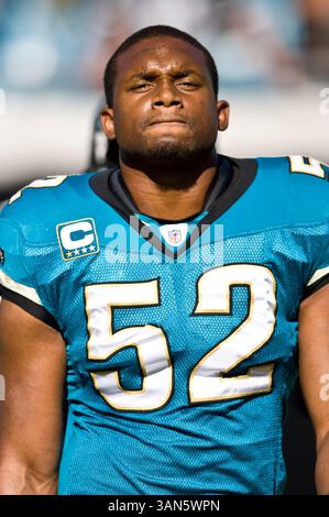 26. Oktober 2008: Jacksonville Jaguars vs Cleveland Browns. Jacksonville Jaguars Linebacker Daryl Smith (52) vor dem Spielbeginn im Jacksonville Municipal Stadium. Die Browns besiegten die Jaguars mit 23:17. (Kreditbild: © Cal Sport Media) Stockfoto