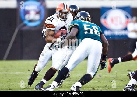 26. Oktober 2008: Jacksonville Jaguars vs Cleveland Browns. Cleveland Browns Running Back Jamal Lewis (31) versucht, dem Jacksonville Jaguars Linebacker Justin Durant (56) zu entgehen. Die Browns besiegten die Jaguars mit 23:17. (Kreditbild: © Cal Sport Media) Stockfoto