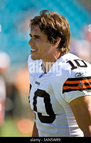 26. Oktober 2008: Jacksonville Jaguars vs Cleveland Browns. Der Cleveland Browns Quarterback Brady Quinn (10) wärmt sich vor Spielbeginn im Jacksonville Municipal Stadium auf. Die Browns besiegten die Jaguars mit 23:17. (Kreditbild: © Cal Sport Media) Stockfoto