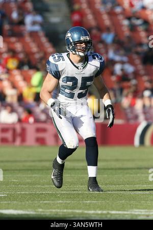 26. Oktober 2008: Jacksonville Jaguars vs Cleveland Browns. Cheerleader der Jacksonville Jaguars lachen über ein Video auf der Anzeigetafel im Jacksonville Municipal Stadium. (Kreditbild: © Cal Sport Media) Stockfoto