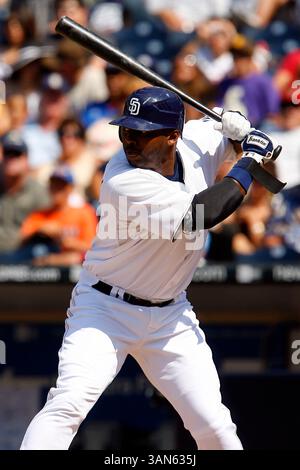 19. August 2007: San Diego Padres verließ Feldspieler Milton Bradley bei einem Spiel gegen die Houston Astros im Petco Park in San Diego, Kalifornien. Die Padres besiegten die Astros mit 5:3. (Bild: © Jody Gomez/Cal Sport Media) Stockfoto