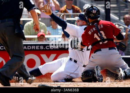 19. August 2007: Josh Bard #28 ist bei einem Spiel gegen die Houston Astros im Petco Park in San Diego zu Hause. Die Padres besiegten die Astros mit 5:3. (Bild: © Jody Gomez/Cal Sport Media) Stockfoto