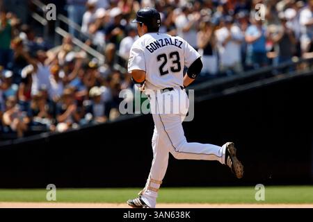 19. August 2007: San Diego Padres erster Baseman Adrian Gonzalez #23 leitet die Basen, nachdem er während eines Spiels gegen die Houston Astros im Petco Park in San Diego, Kalifornien, einen Homerun getroffen hat. Die Padres besiegten die Astros mit 5:3. (Bild: © Jody Gomez/Cal Sport Media) Stockfoto