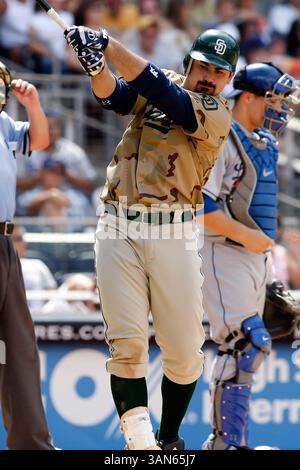 2. September 2007: San Diego Padres erster Baseman Adrian Gonzalez #23 während eines Spiels gegen die Los Angeles Dodgers im Petco Park in San Diego, Kalifornien. Die Dodgers schlagen die Padres mit 5:0. (Bild: © Jody Gomez/Cal Sport Media) Stockfoto