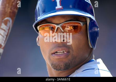 September 2007 - Detroit, MI. Marlon Byrd #22 der Texas Rangers wärmt sich am Dienstagnachmittag im Comerica Park, Detroit, Michigan im Kreis an Deck auf. Detroit Tigers vs. Texas Rangers. Foto Â Steve King / CSM. (Bild: © Steve King/Cal Sport Media) Stockfoto
