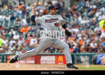 29. April 2010: Carl Pavano (48) der Minnesota Twins während des MLB-Baseballspiels zwischen den Minnesota Twins und Detroit Tigers im Comerica Park in Detroit, Michigan. Tiger besiegten die Zwillinge mit 3:0 (Bild: © Rick Osentoski/Cal Sport Media/ZUMApress.com) Stockfoto
