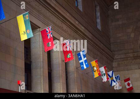 Eine Aufführung von Flaggen der Provinzen Kanadas im Union Station Gebäude in Toronto Ontario am 5. Oktober 2024 Stockfoto