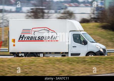 Göteborg, Schweden - 01. März 2024: Mietwagen auf einer Autobahn Stockfoto