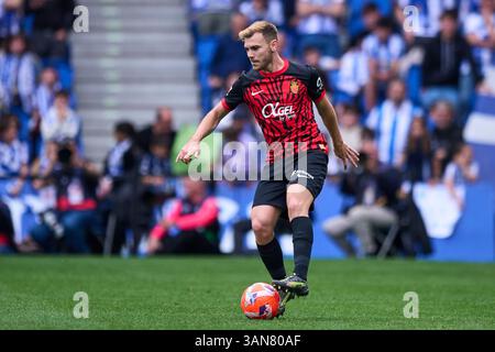 Antonio Latorre „Lato“ von RCD Mallorca mit dem Ball während des LaLiga EA Sports Matches zwischen Real Sociedad und RCD Mallorca in der reale Arena auf AP Stockfoto